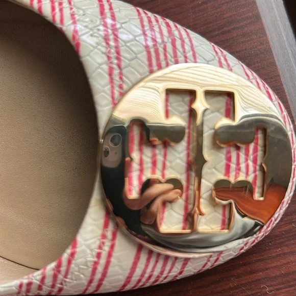 Beautiful leather summer flats by Tory Burch. Size 8M. Red and beige. - Picture 3 of 7